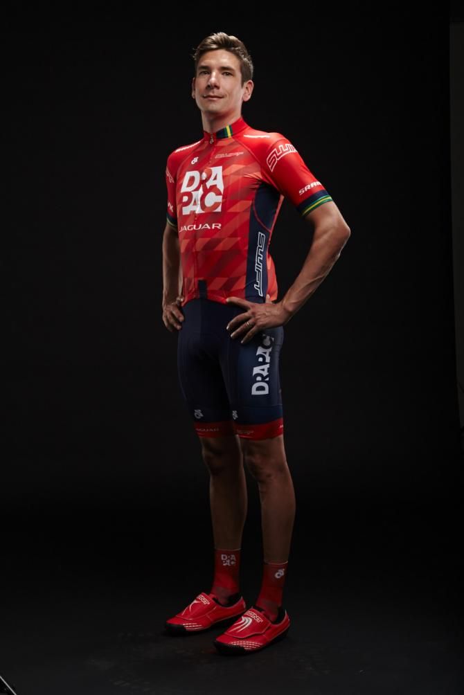 Darren Lapthorne modelling the 2015 Drapac Professional Cycling team kit