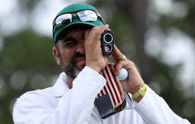 do pga tour caddies use rangefinders