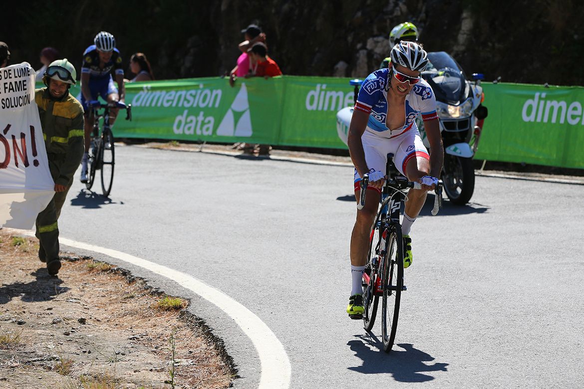 Alexandre Geniez (FDJ) leaves his breakaway companions behind