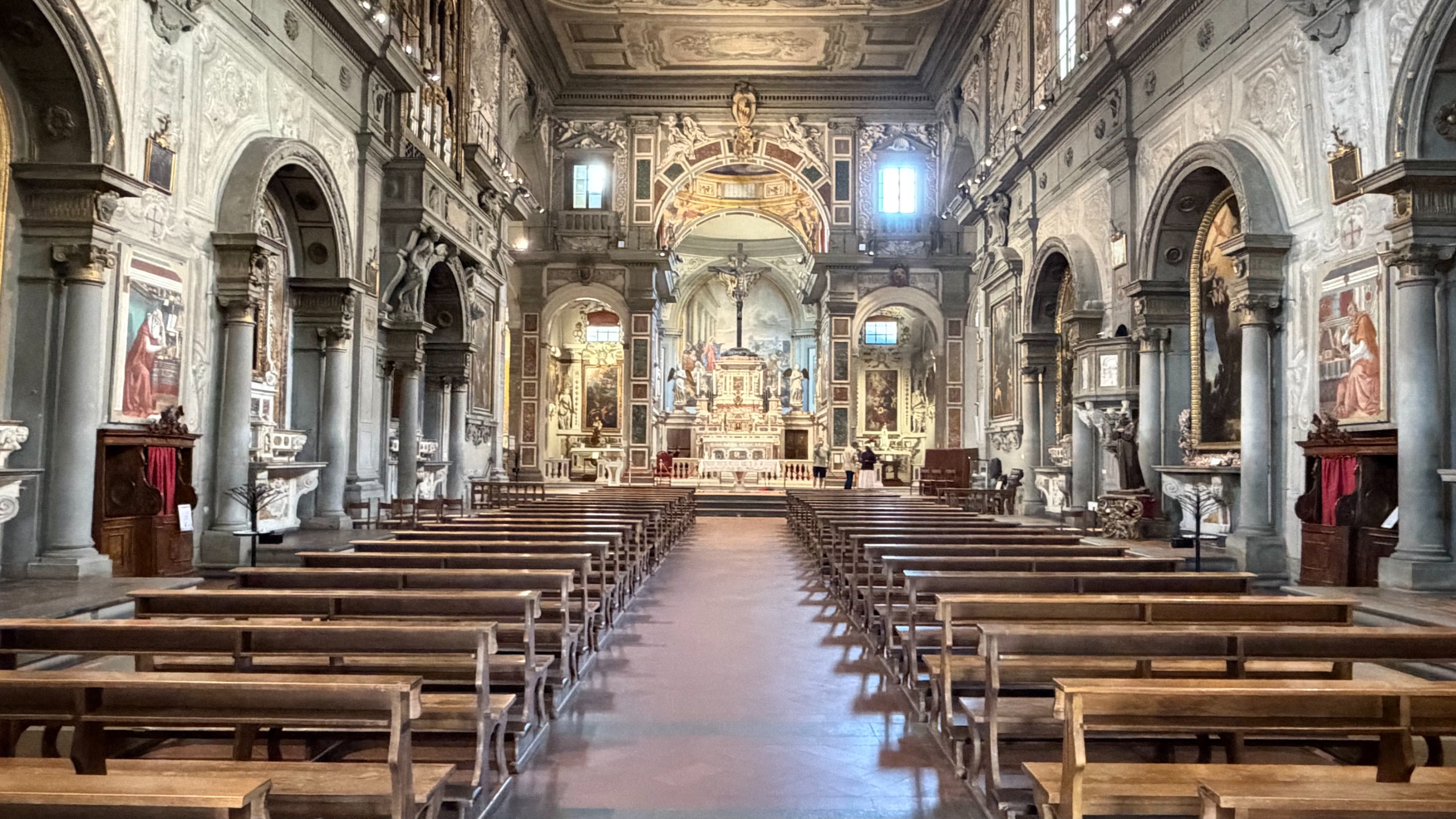 JBL Professional Intellivox beam-steering technology delivers clear speech while preserving the architectural integrity of one of Florence's historic churches.