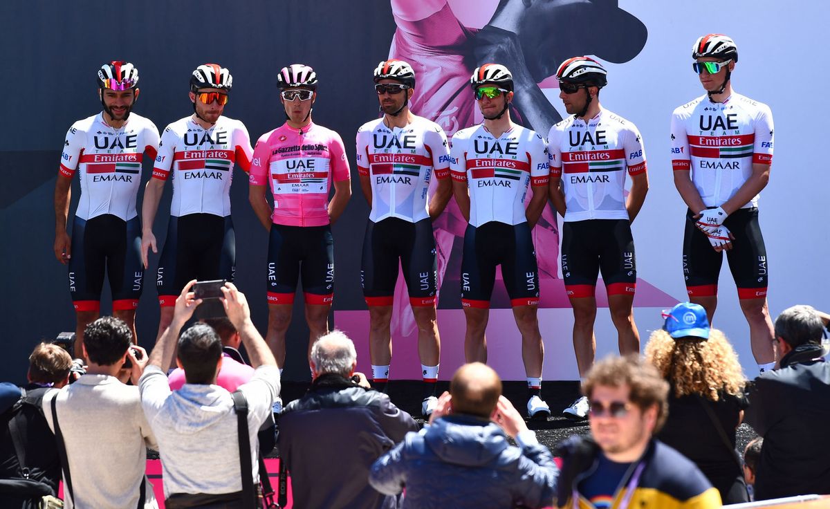 Valerio Conti (UAE Team Emirates) and his teammates
