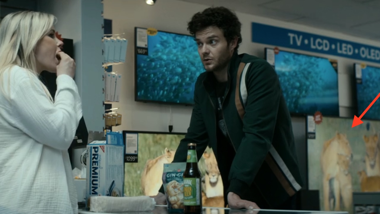 Hughie and Annie in the electronics store in The Boys series finale - red arrow pointing to the lions on TV