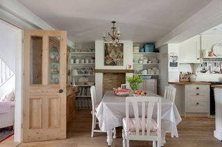 country style dining room with traditional cottage furniture