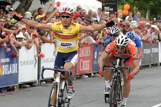 Robbie McEwen (Davitamon-Lotto) wins again