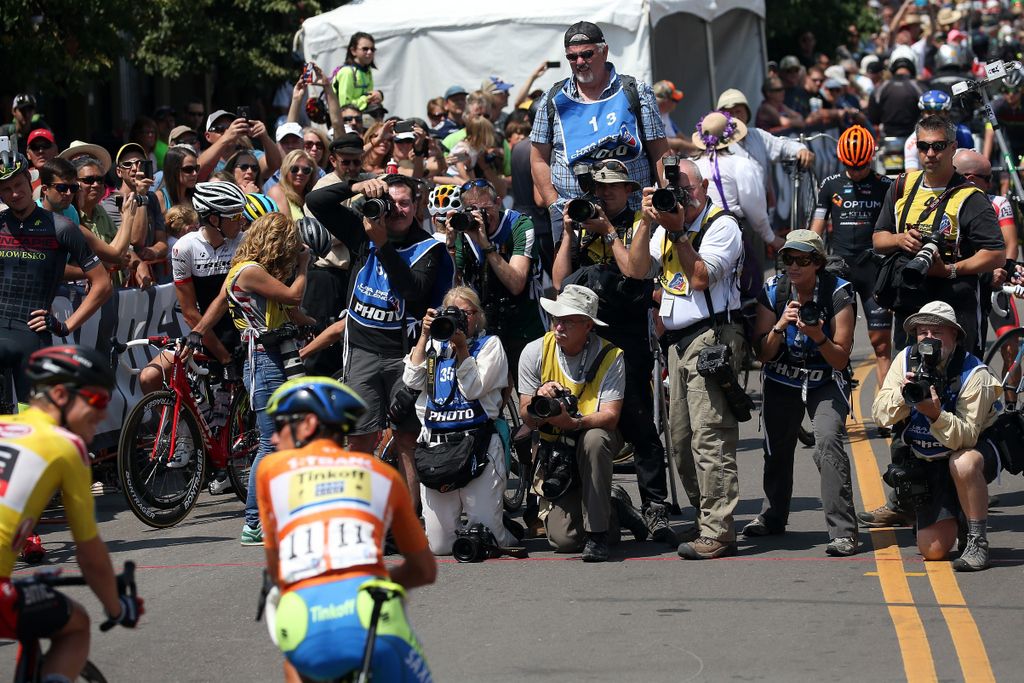Rohan Dennis (BMC) and Roman Kreuziger (Tinkoff-Saxo) chat on the start line
