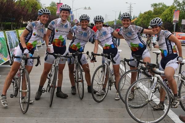 Vienne Futuroscope line up after the finish, wet and muddy