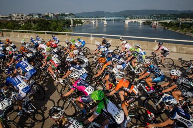 The women&rsquo;s race crosses the river back into downtown