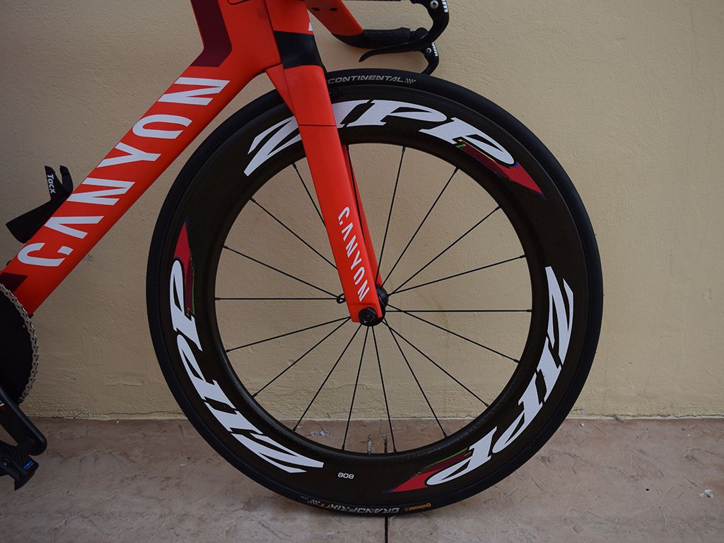 Underneath the Katusha-Alpecin decals on the Zipp wheels, Martin's rainbow stripes from last season remain