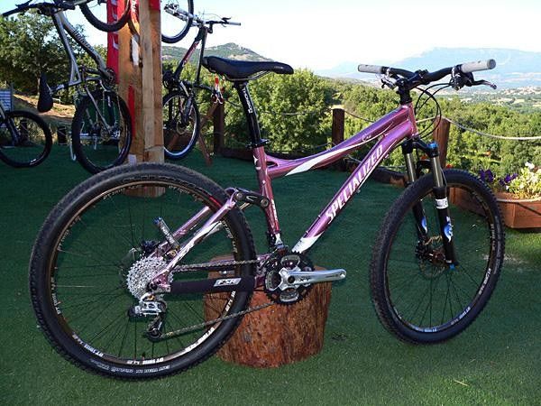 The Era Marathon is the women's-specific version of the Epic, with specific geometry, suspension tuning, and frame tubing.