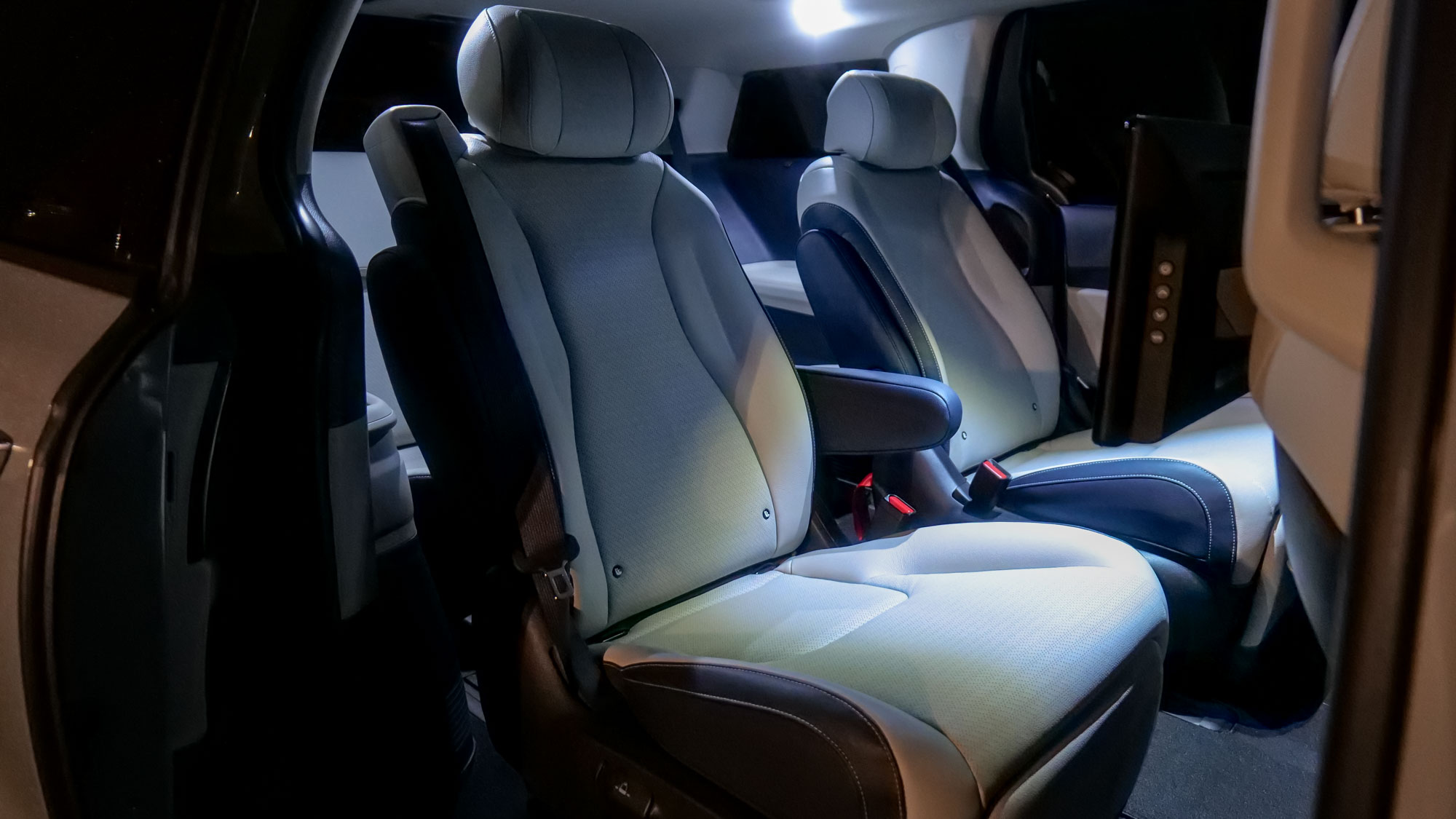 2025 Kia Carnival Hybrid SX Prestige test drive.