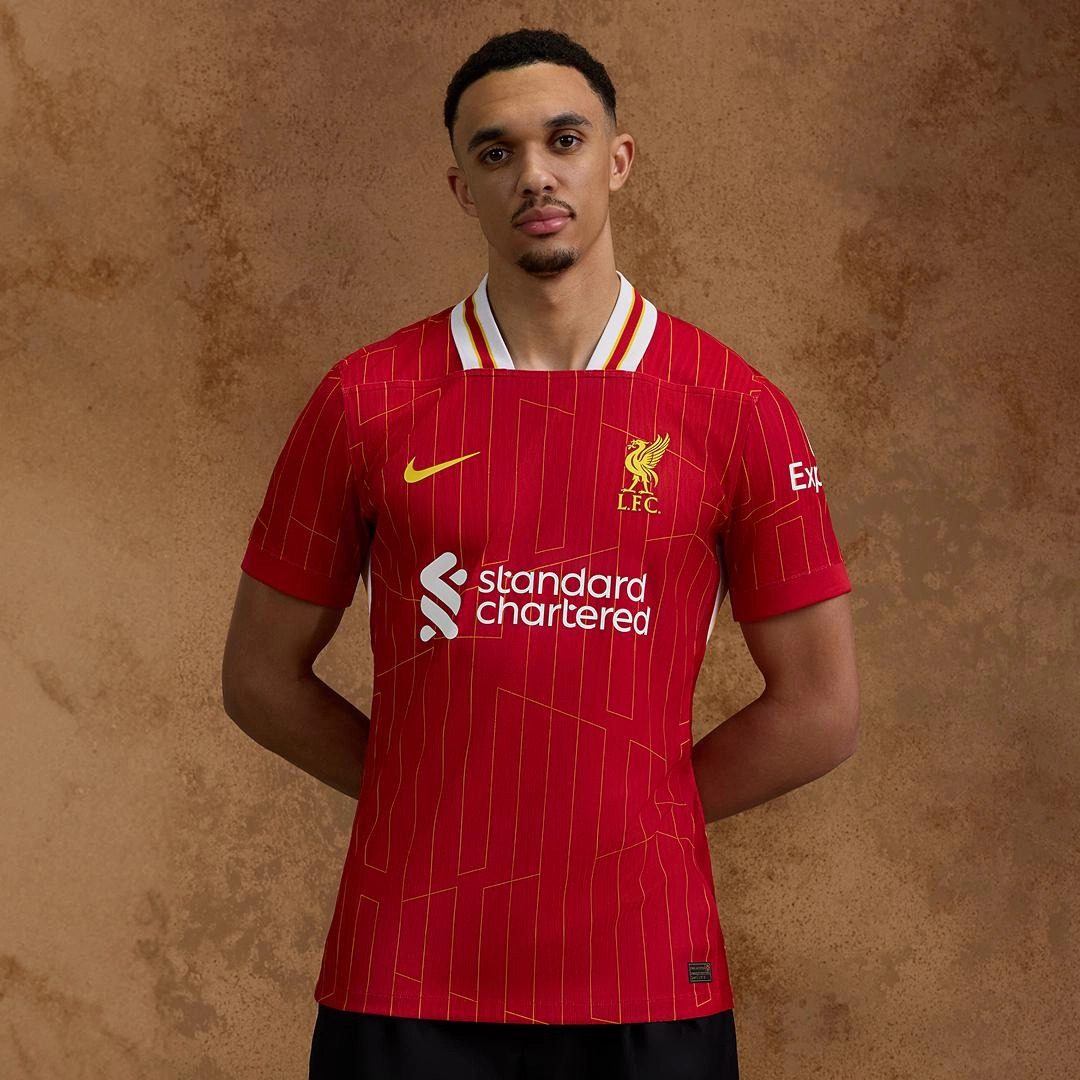 SoccerStarz Liverpool FC – Joe Gomez – Kit Casa (Versione 2024) – Figurina Collezionabile 5 Cm