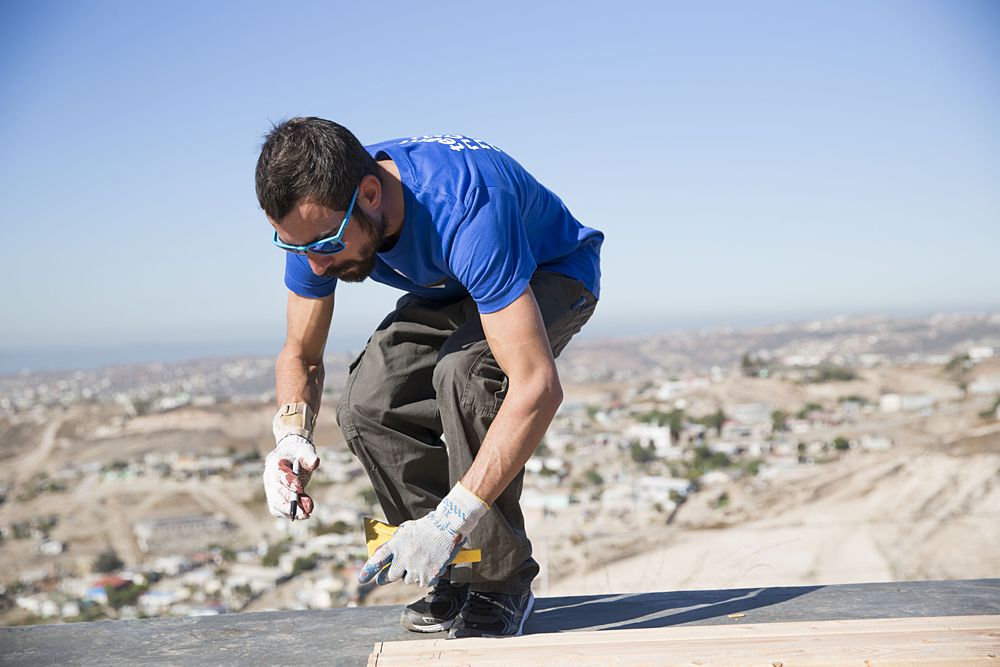 Novo Nordisk bond over building homes for poor families in Rosarito, Mexico.