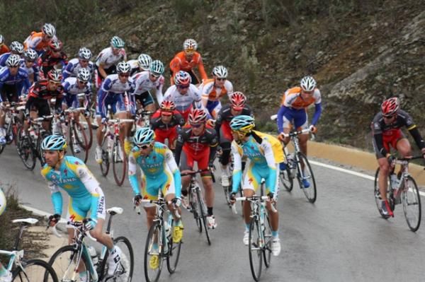 Alberto Contador (Astana) checks to see who is in the lead group as his men pile on the pressure