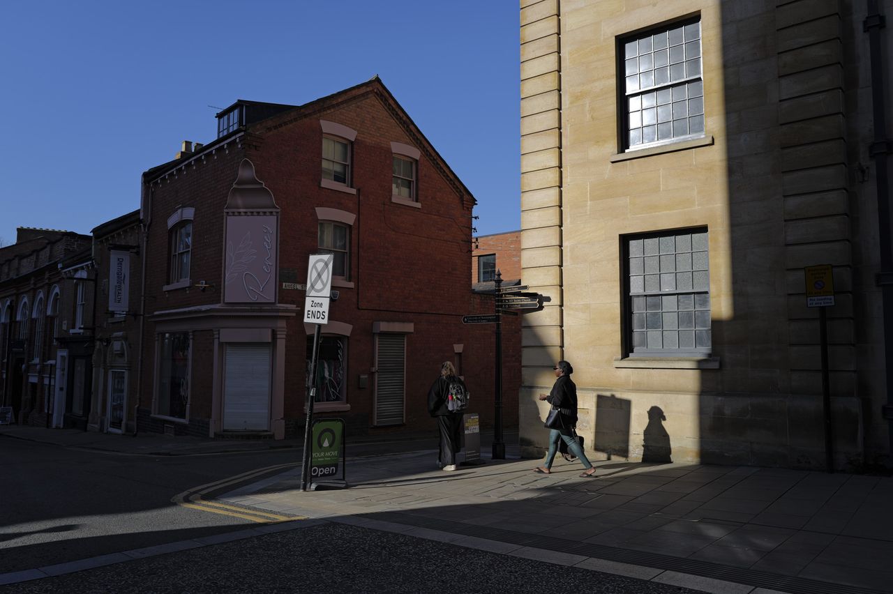 Leica Q3 sample photos &ndash; person walking in the city, lit by early morning sun