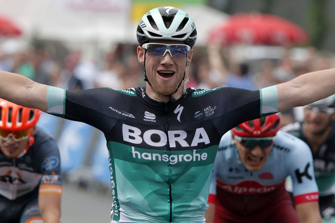 Sam Bennett (Bora-Hansgrohe) wins