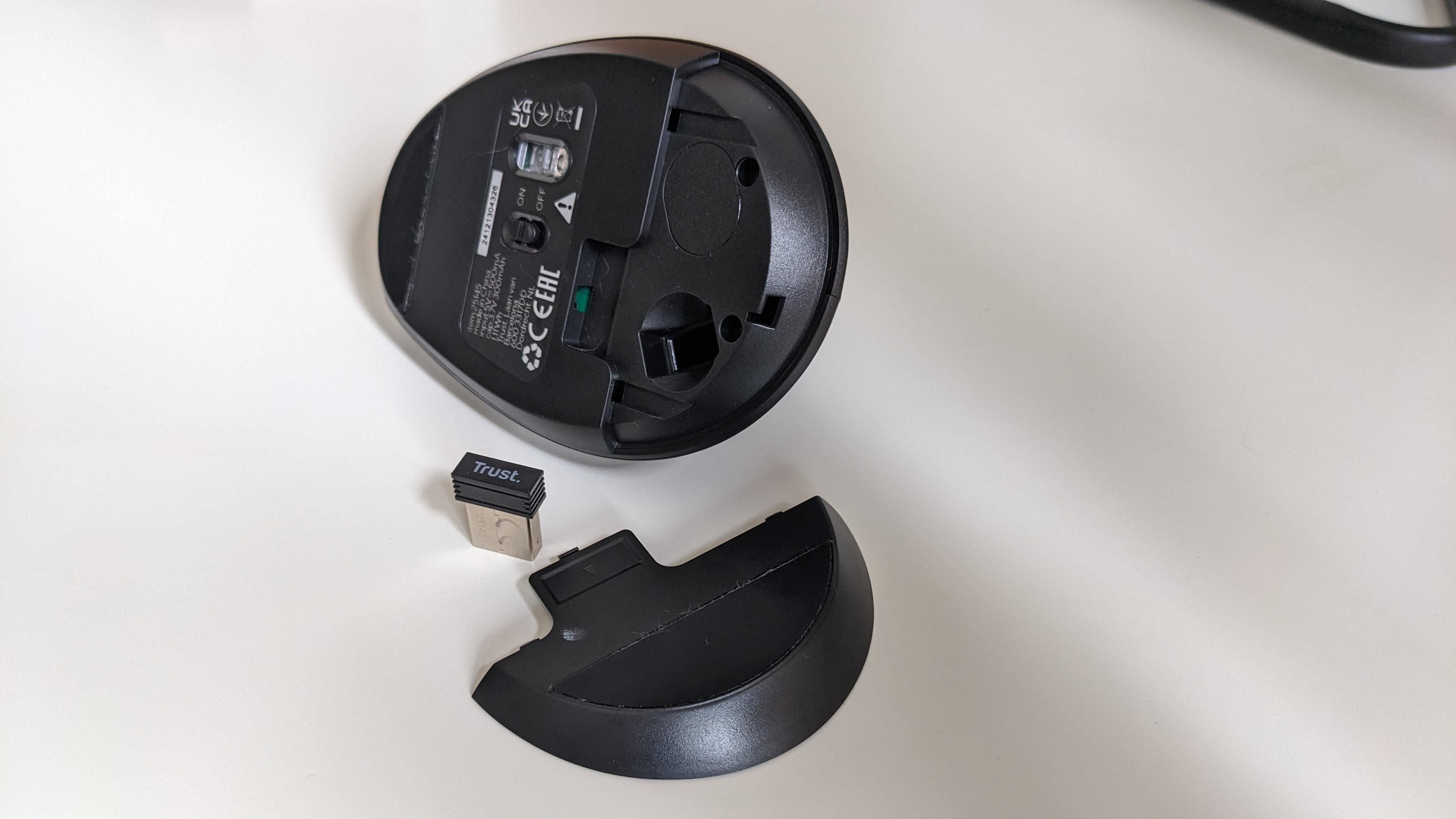 Trust Bayo II ergonomic mouse during our review