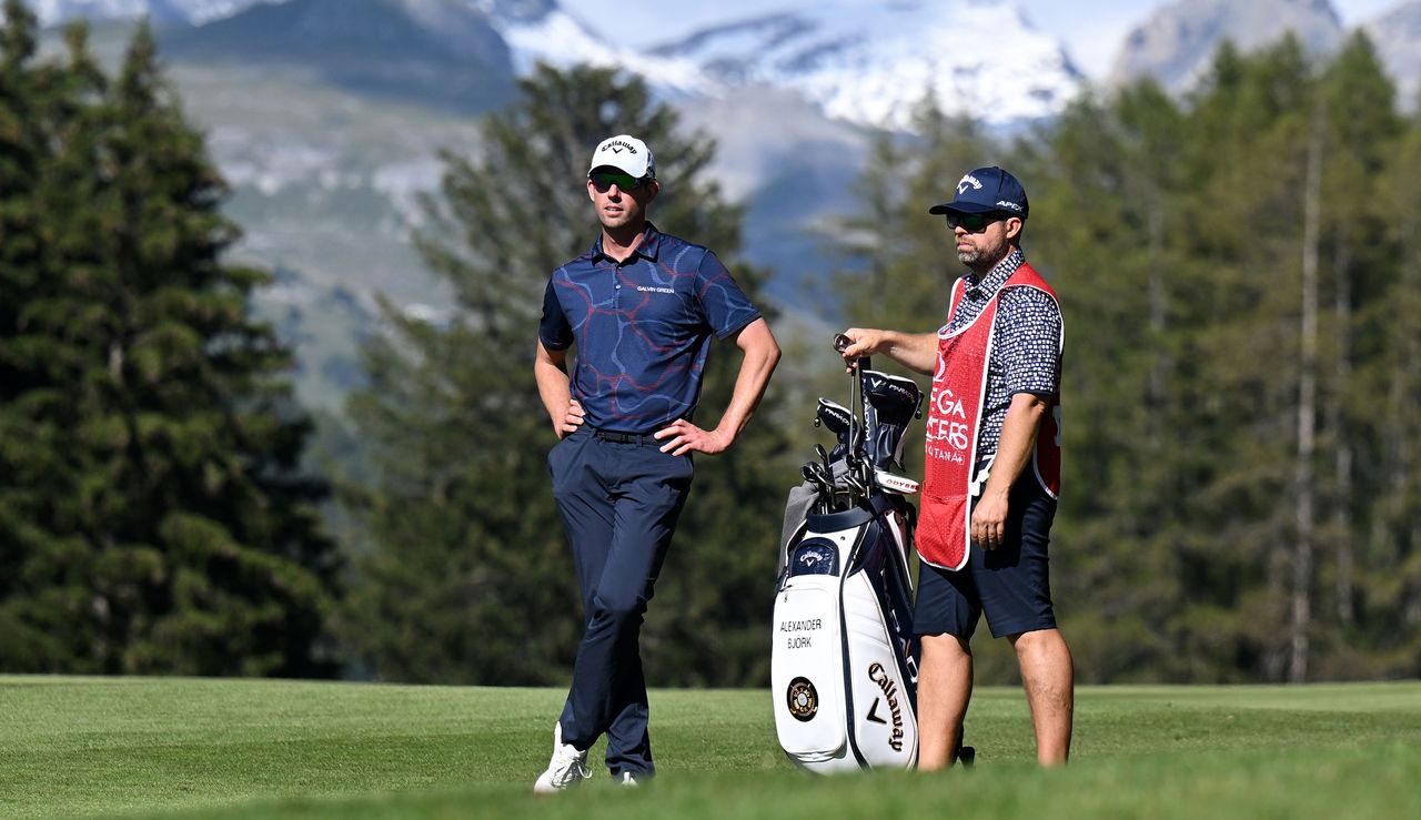 Alexander Bjork speaks to his caddie