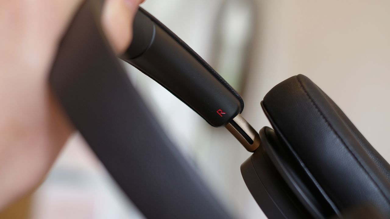Photograph of DALI iO-12 headphones