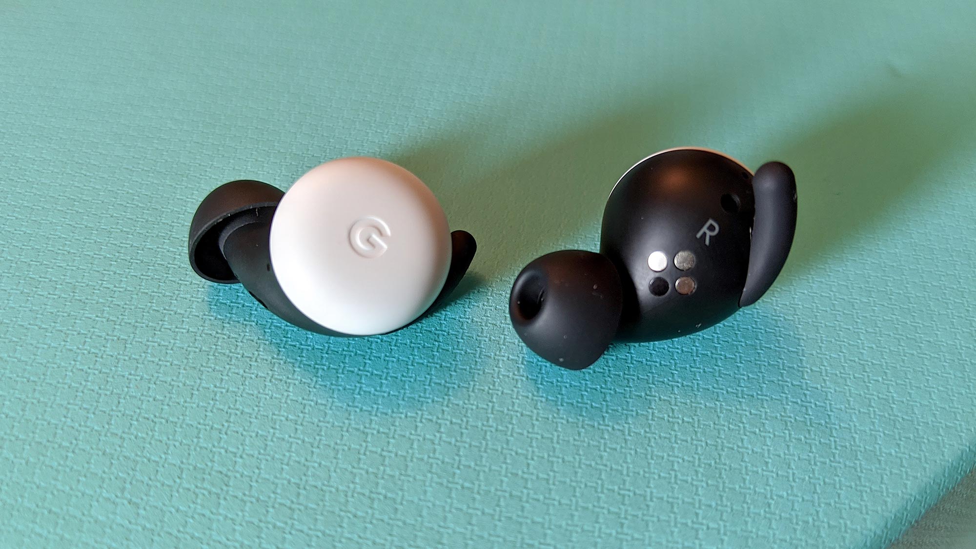 AirPods Pro vs Google Pixel Buds 2