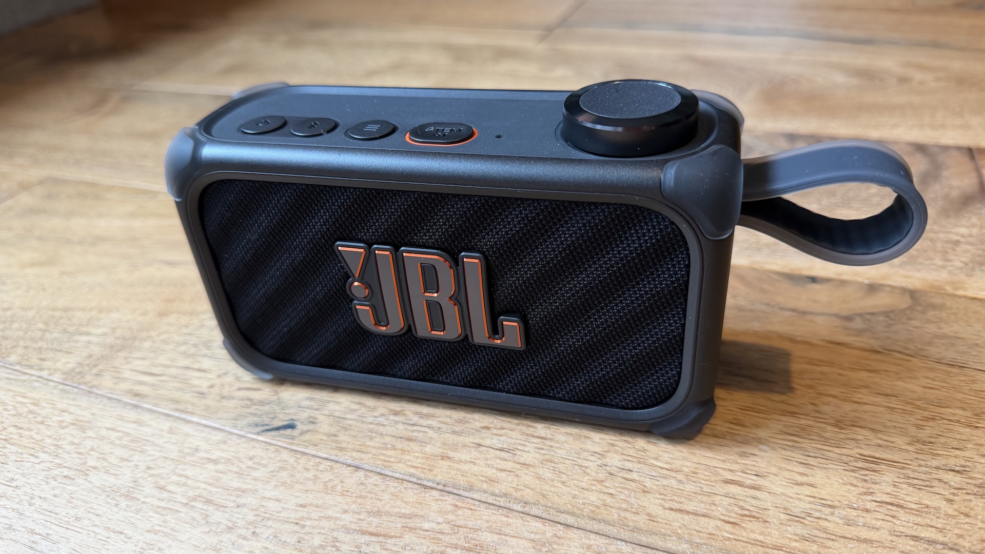 JBL BandBox Solo guitar practice gadget