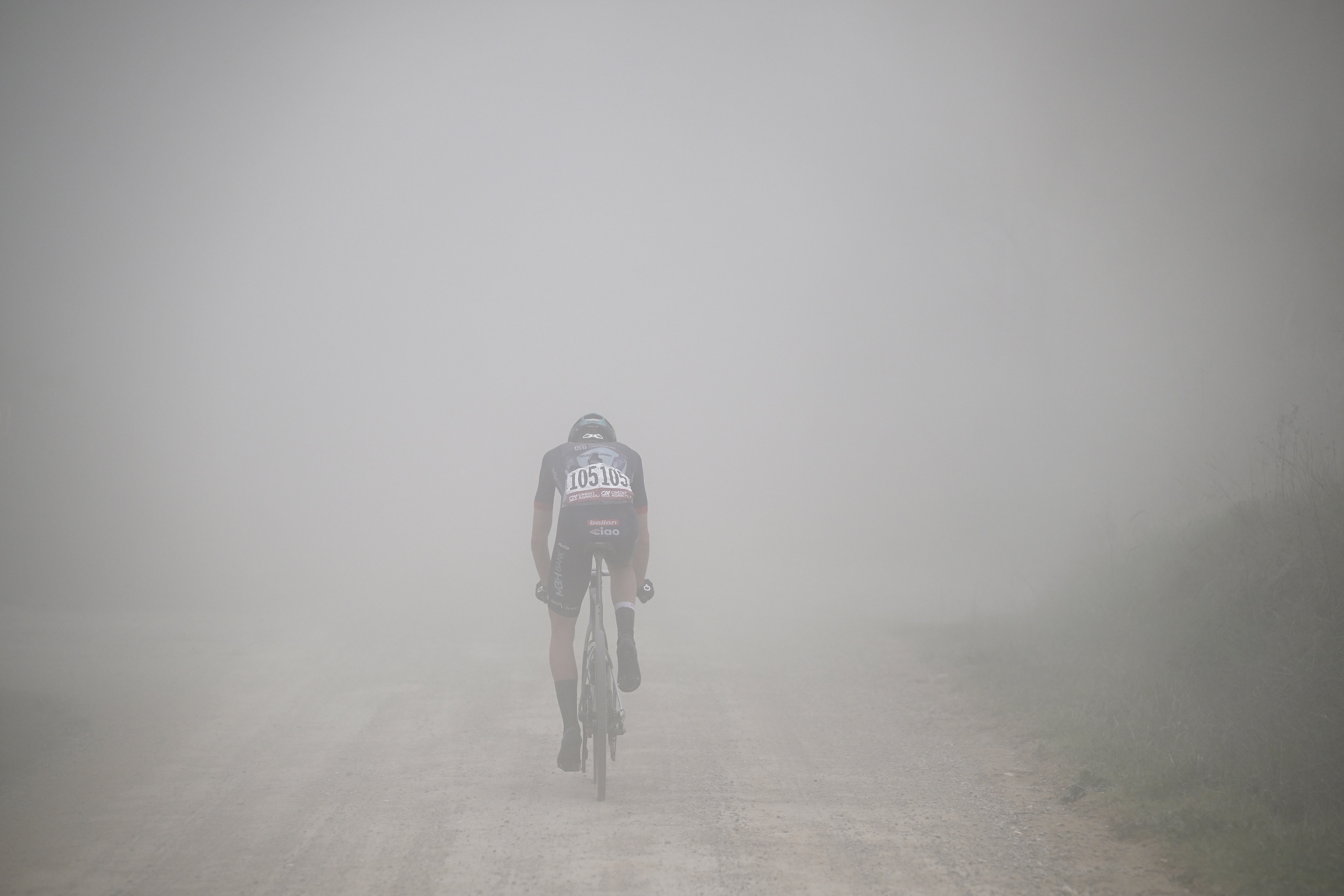 SIENA, ITÁLIA - 7 DE MARÇO: Lorenzo Nespoli da Itália e a equipe MBH Bank CSB ​​​​Telecom Fort competem durante o 2026 20º Strade Bianche, uma corrida de 203 km de um dia de Siena a Siena / #UCIWT / em 7 de março de 2026 em Siena, Itália. (Foto de Tim de Waele/Getty Images)