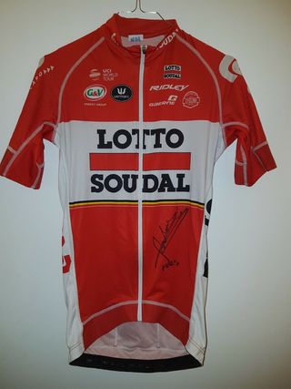 A Nikolas Maes-signed Lotto Soudal jersey – worn by him at the 2017 Prudential RideLondon-Surrey Classic – for sale on eBay