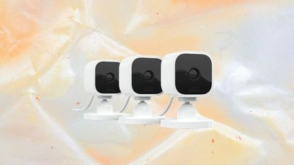 Amazon Prime Day: Blink Mini – Compact indoor plug-in smart security camera