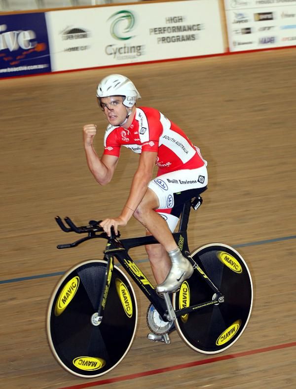 Jack Bobridge celebrates his victory in the men's individual pursuit final