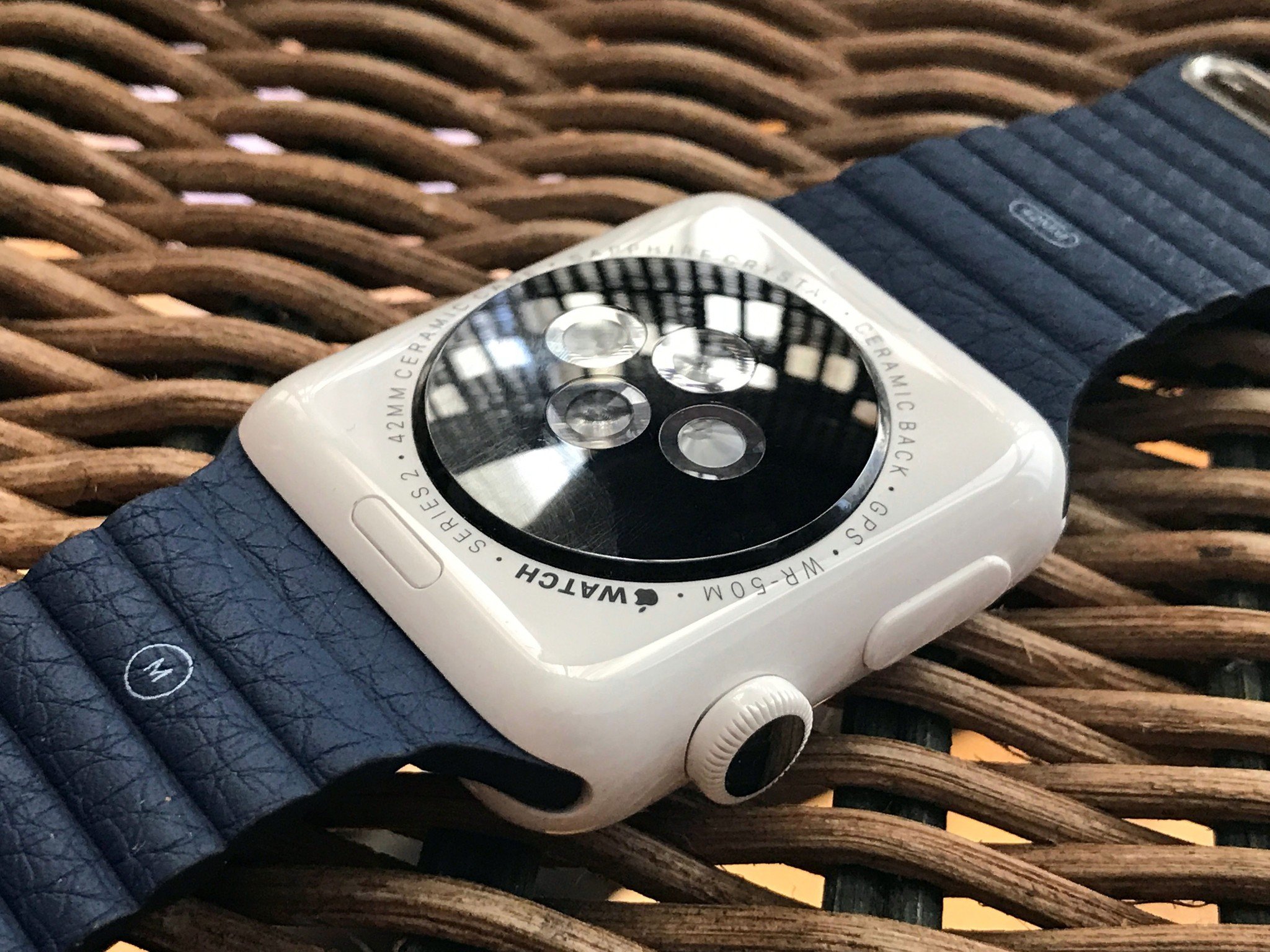 Титановый apple watch. Эппл вотч 5 керамика. Apple watch Series 5 Edition Ceramic White. Apple watch Series 5 керамика. Apple watch Series 5 белая керамика.