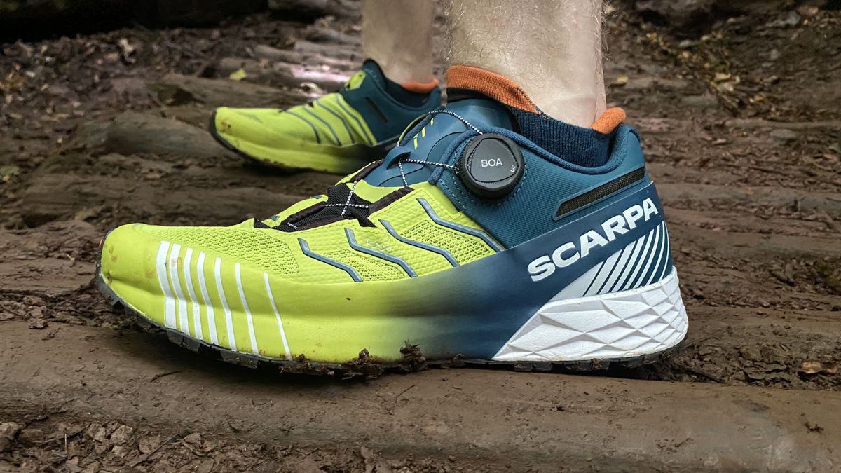 trail running shoes vs road running shoes: Scarpa trail runners