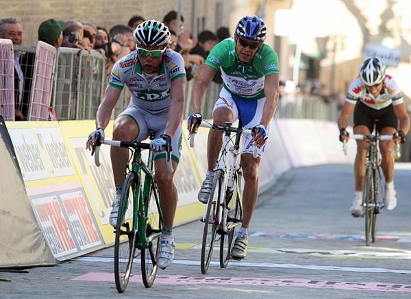 Danilo Di Luca (LPR Brakes) finishes second ahead of Niklas Axelsson (Serramenti PVC Diquigiovanni-Androni Giocattoli), the new overall leader of the Tirreno-Adriatico.
