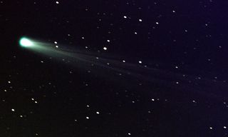 An image of Comet ISON shows a greenish tinge to the head, but not the tail.