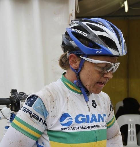 Elite Women 2010 World Solo 24Hr Champion, Jess Douglas, during a pit stop in the 2010 world champs