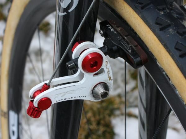 Page uses TRP's popular - and featherlight - EuroX Magnesium wide-profile cantilevers with carbon-specific pads.