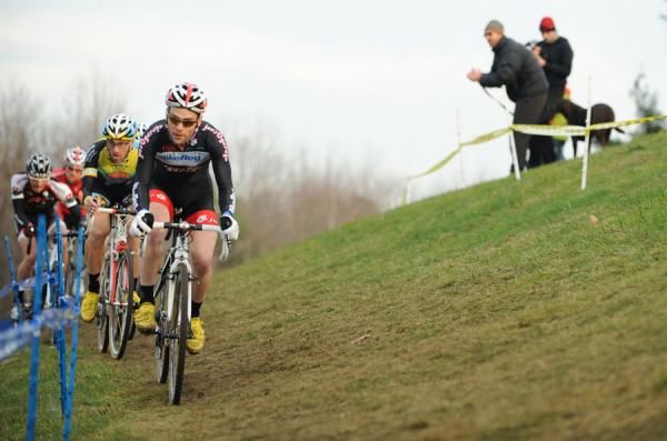 Lindine leads on the off-camber