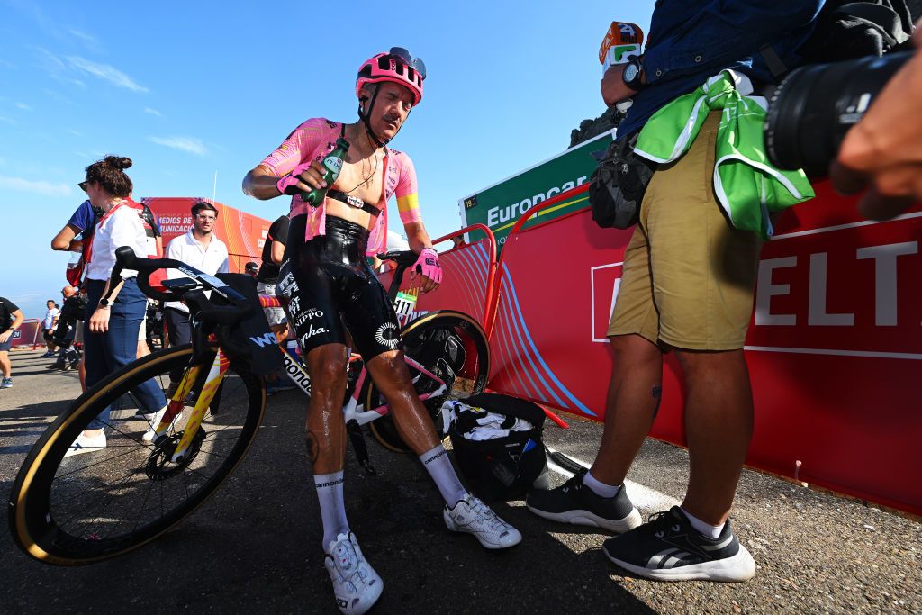 Richard Carapaz suffered in the heat on stage 4 of the Vuelta a España