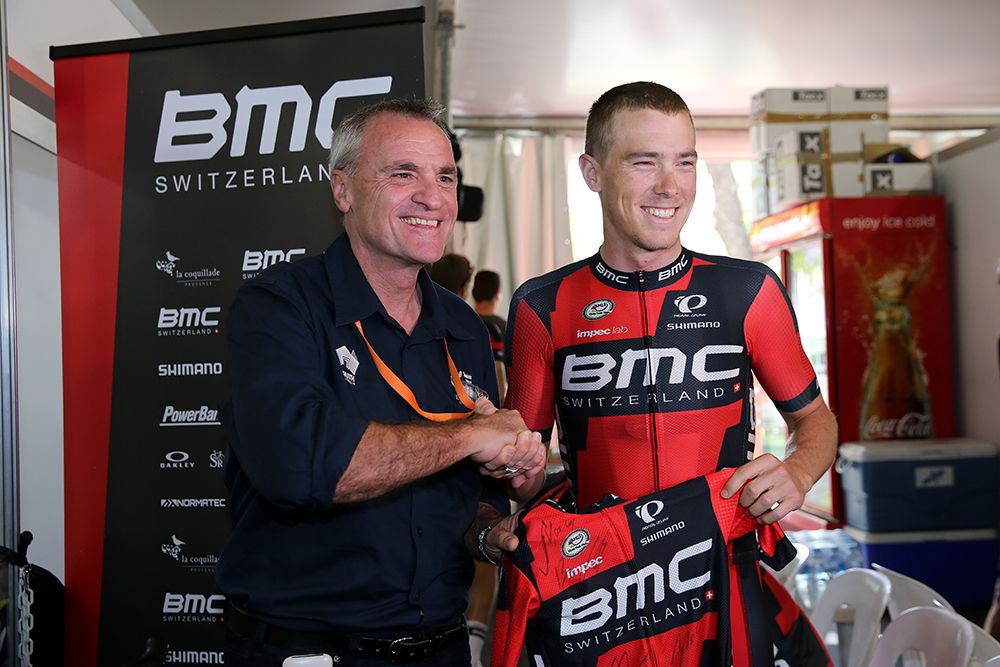Rohan Dennis (BMC Racing) with race director Mike Turtur