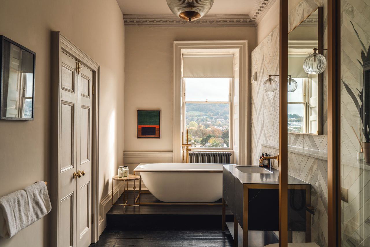 Photographs of the exterior and interior of 12 The Paragon in Bath