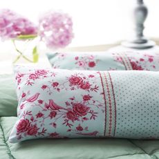 pink and white cushions