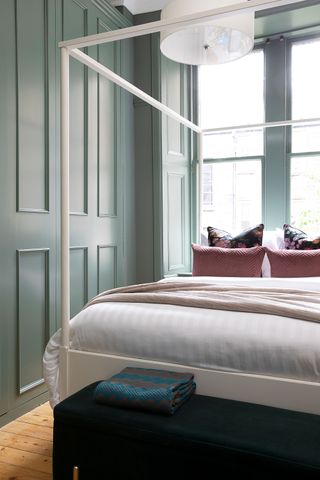 To flatter the elegant proportions of their flat, Iain Martin and Eóin Colgan rethought the layout and filled it with rich colours, drapes and chandeliers