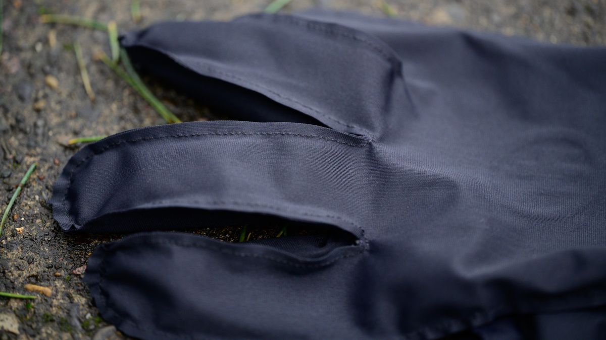 Assos RSR Thermo rain shell glove seams without tape