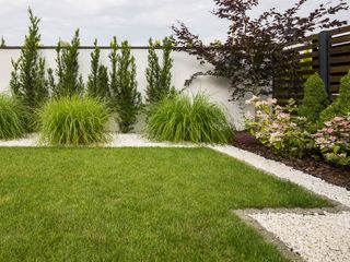 lawn edging design with stones