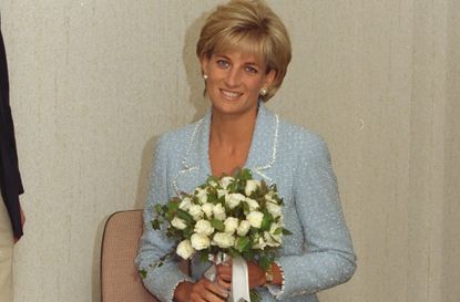 Princess Diana white roses bouquet similar Meghan Markle