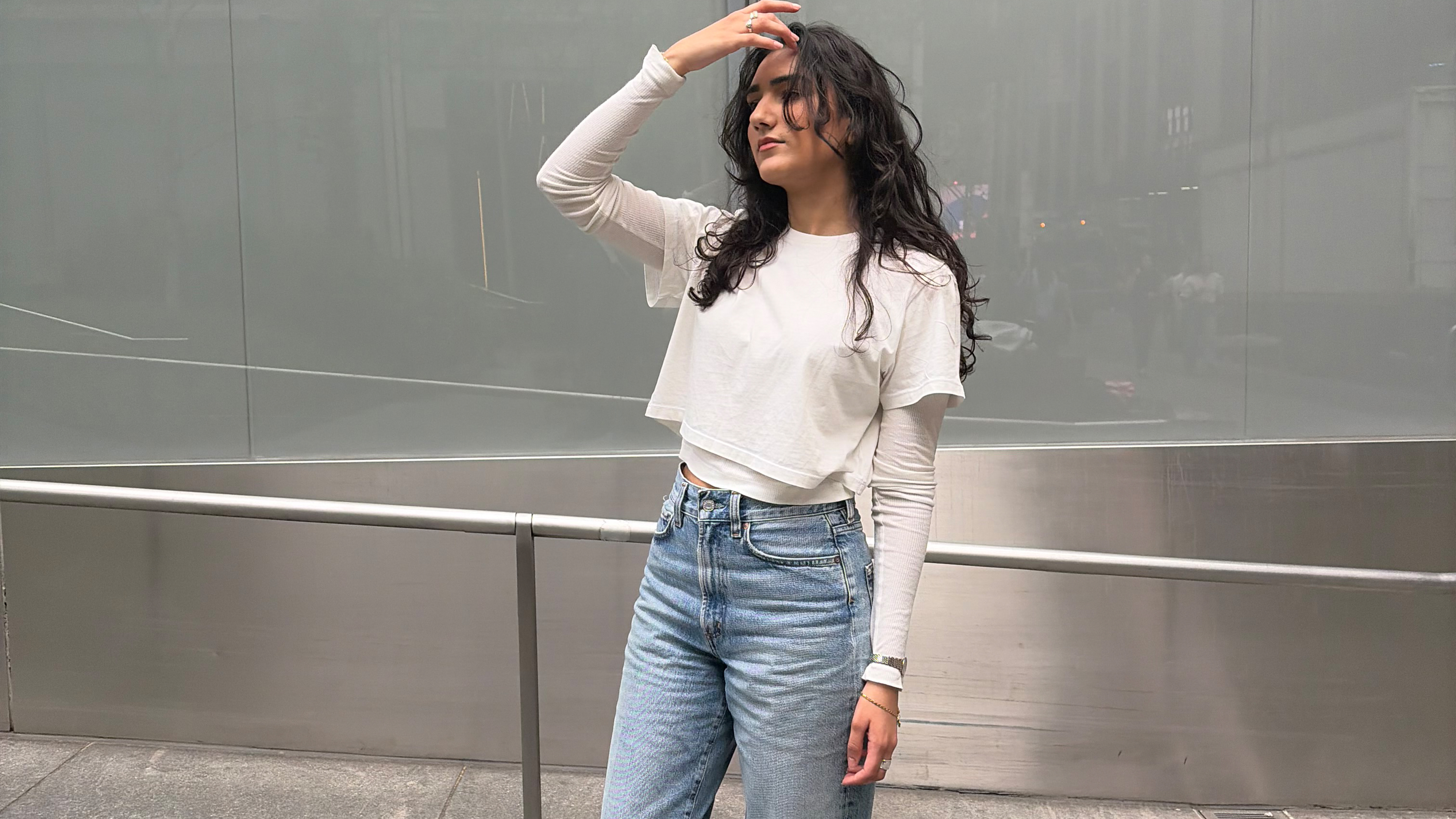 Who What Wear assistant shopping editor Josephine Hadjiloucas wearing the Agolde '80s Jean