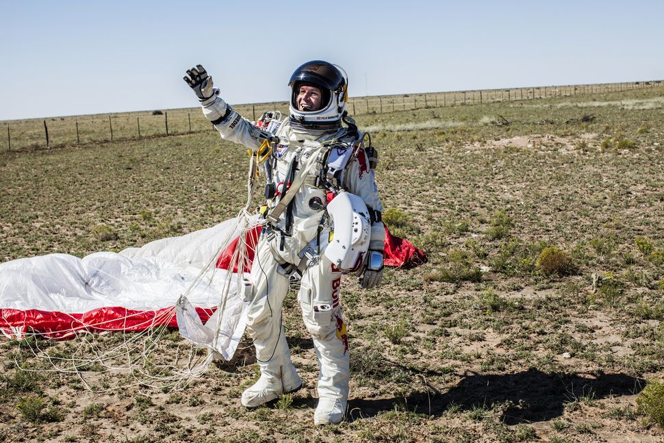World's Highest Skydive! Daredevil Felix Baumgartner Makes Record