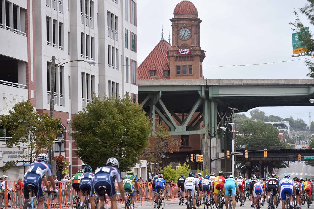Peloton chases the break through Richmond City Village