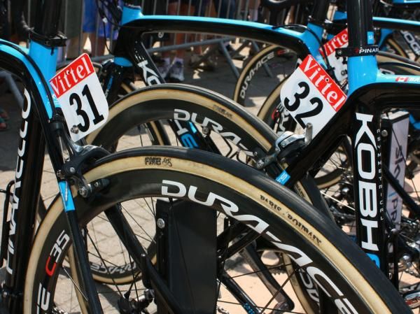 Fat FMB tubulars were wrapped around 35mm-deep Shimano Dura-Ace carbon rims for Team Sky.