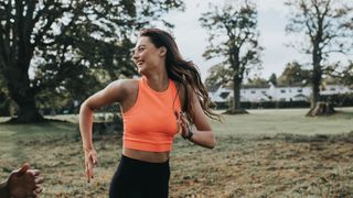 How to run for longer without getting tired: Image of woman running 
