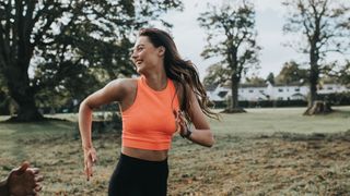 Treadmill vs running outside: Image of woman running