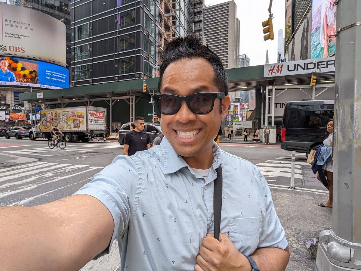 Google Pixel 8 selfie sample.